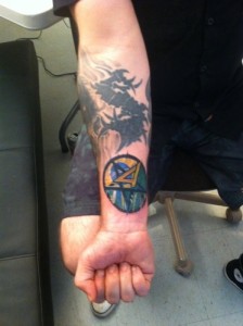 Andreas Kisser (Sepultura) zeigt sein Anthrax-Tattoo