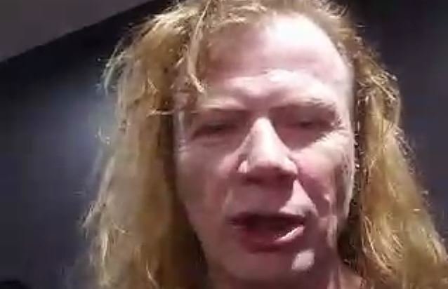 Dave Mustaine feuert seinen Guitar-Tech über unfassbar peinliches Video