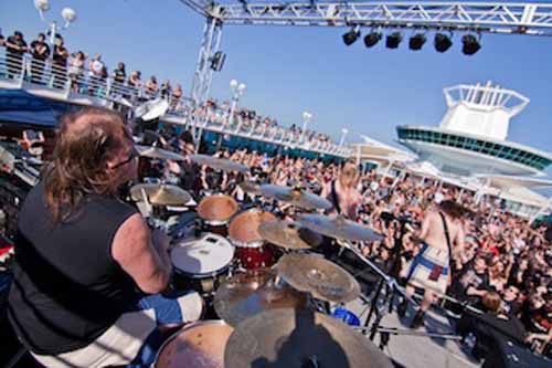 70.000 Tons of Metal