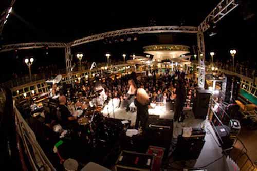 70.000 Tons of Metal