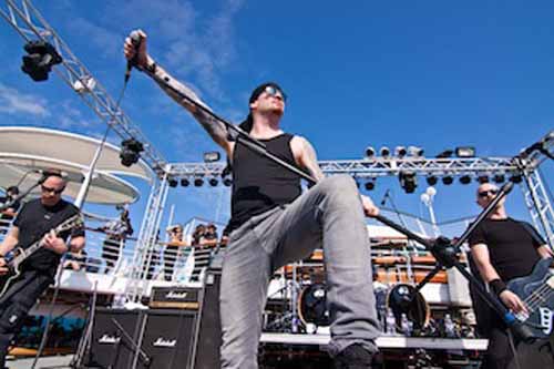 70.000 Tons of Metal