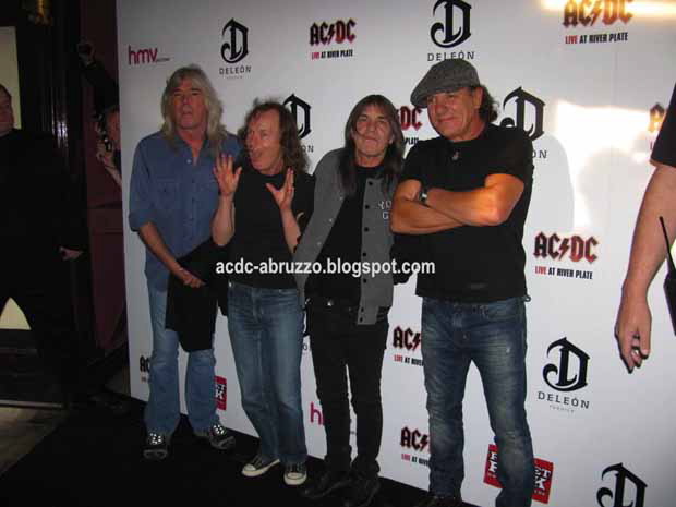 Mit und bei AC DC in London, 2011