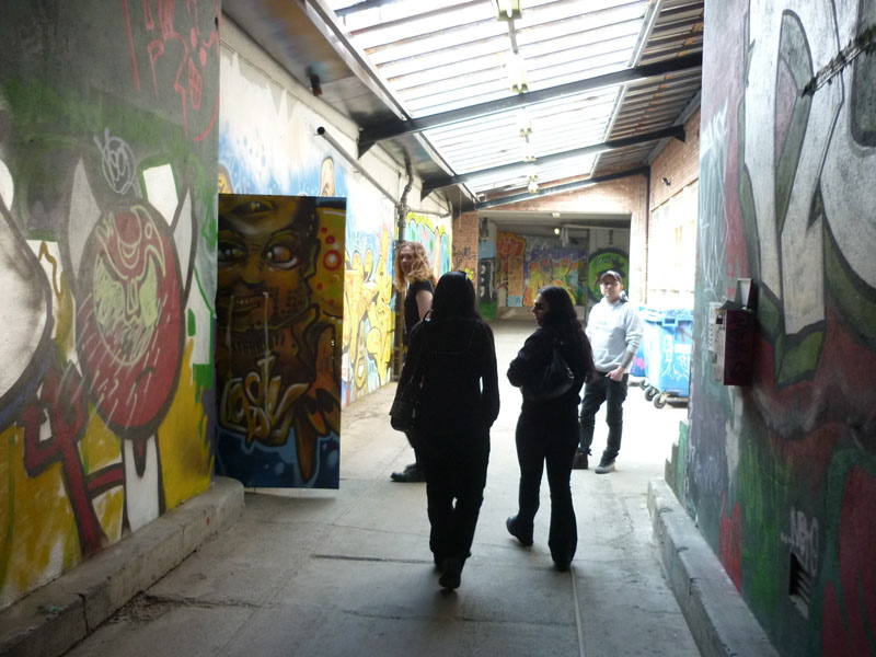 Black Metal Sightseeing: Kunst im Space Bunker