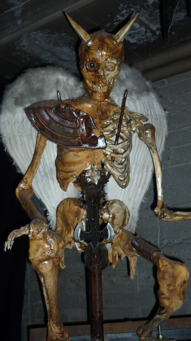 Black Metal Sightseeing: Kunst im Space Bunker