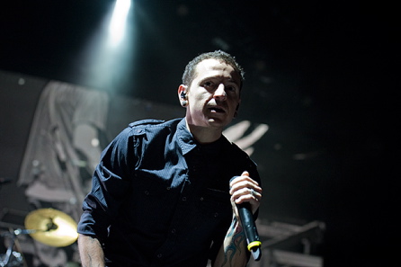 Linkin Park live, 21.06.2011 Hamburg, o2 World - hier Sänger Chester Bennington