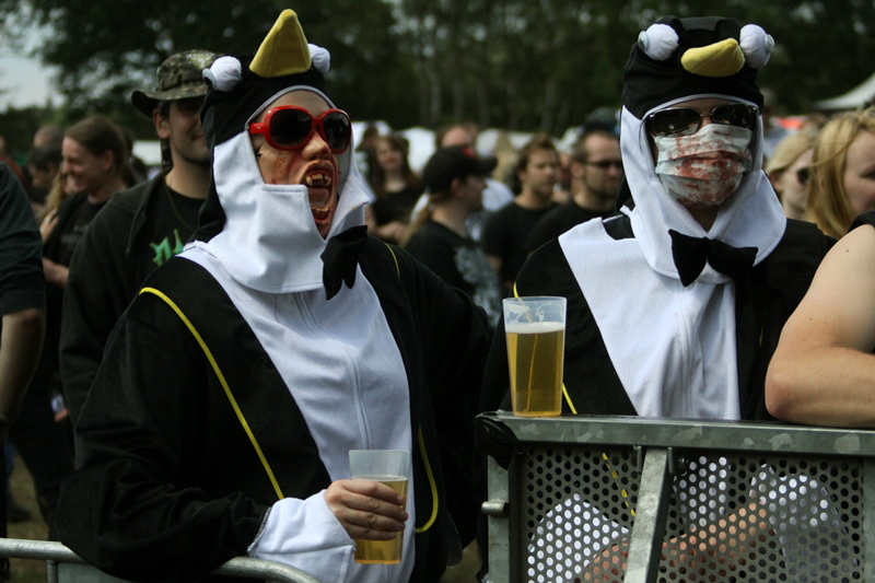 Death Feast Open Air 2011: Fans, Matsch, Nonsense