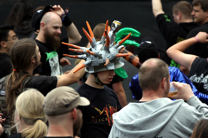 Death Feast Open Air 2011: Fans, Matsch, Nonsense