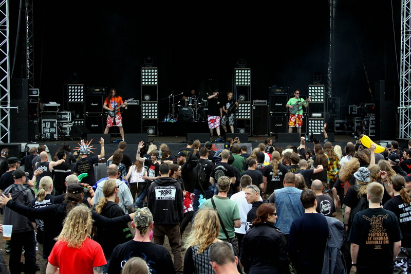 Death Feast Open Air 2011: Fans, Matsch, Nonsense