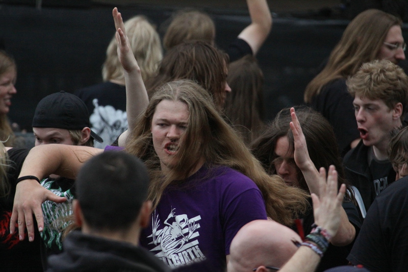 Death Feast Open Air 2011: Fans, Matsch, Nonsense