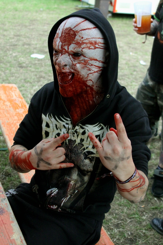 Death Feast Open Air 2011: Fans, Matsch, Nonsense
