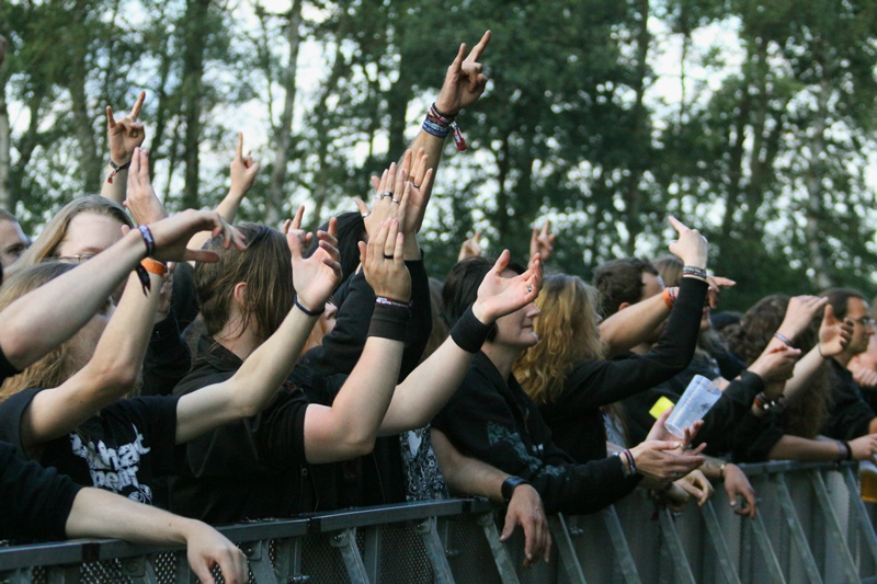 Death Feast Open Air 2011: Fans, Matsch, Nonsense