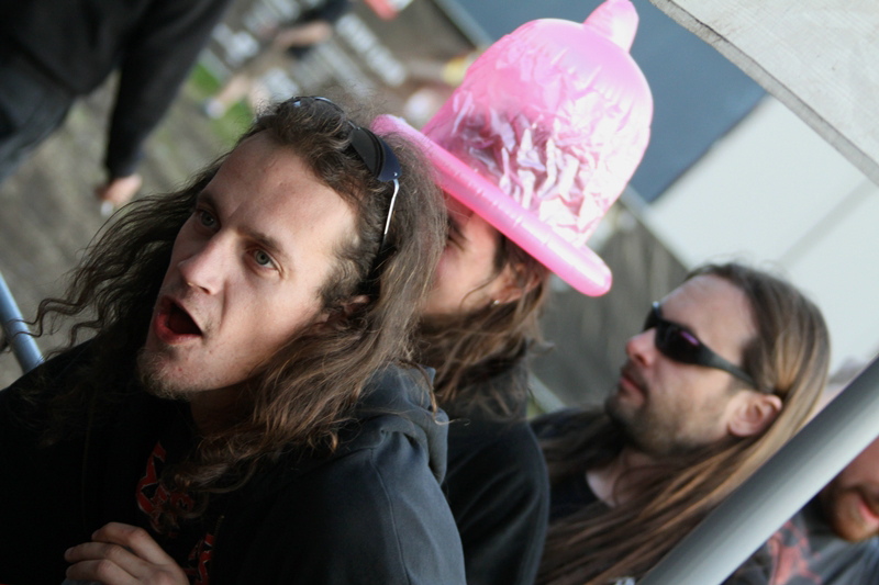 Death Feast Open Air 2011: Fans, Matsch, Nonsense