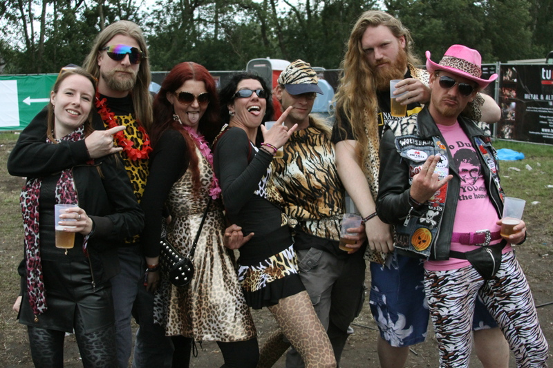 Death Feast Open Air 2011: Fans, Matsch, Nonsense