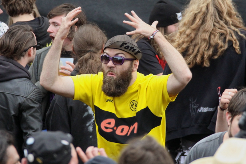 Death Feast Open Air 2011: Fans, Matsch, Nonsense