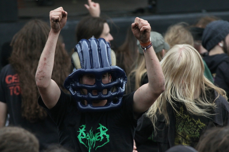 Death Feast Open Air 2011: Fans, Matsch, Nonsense