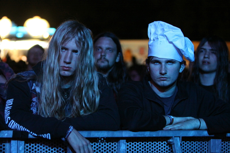 Death Feast Open Air 2011: Fans, Matsch, Nonsense