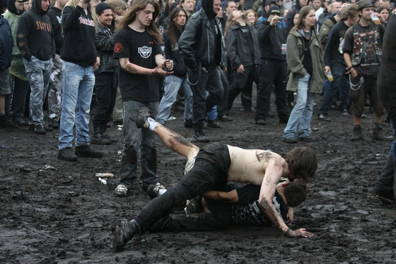 Death Feast Open Air 2011: Fans, Matsch, Nonsense