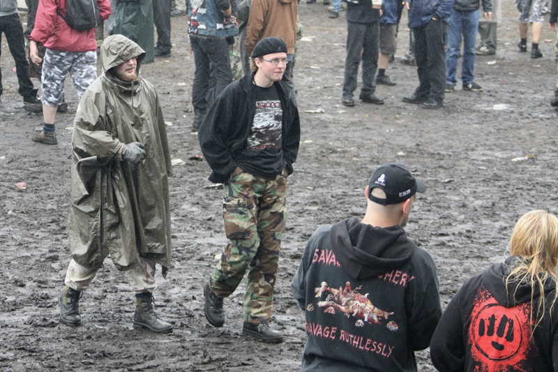 Death Feast Open Air 2011: Fans, Matsch, Nonsense