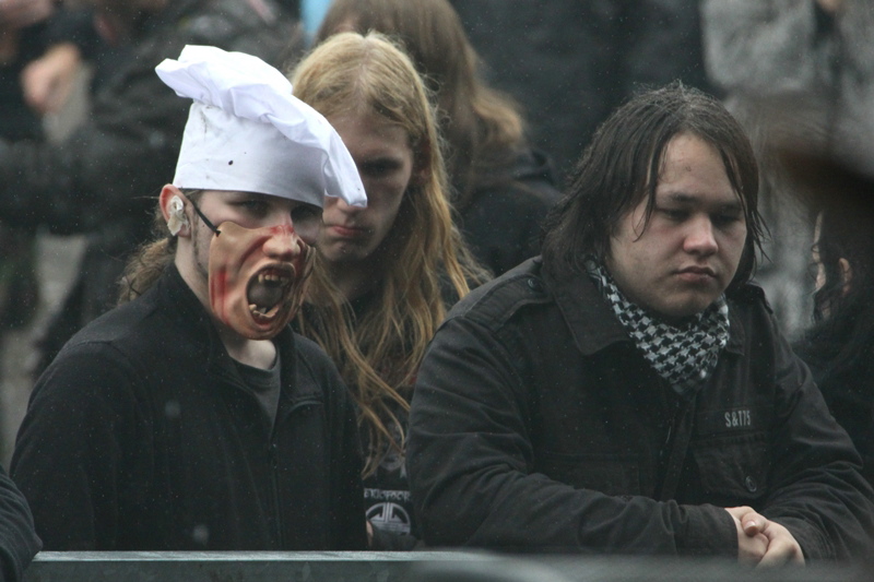 Death Feast Open Air 2011: Fans, Matsch, Nonsense