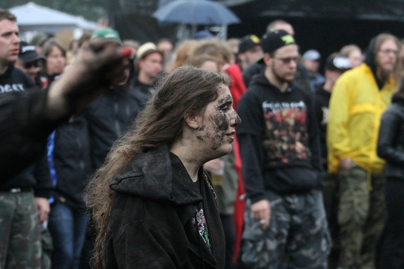Death Feast Open Air 2011: Fans, Matsch, Nonsense