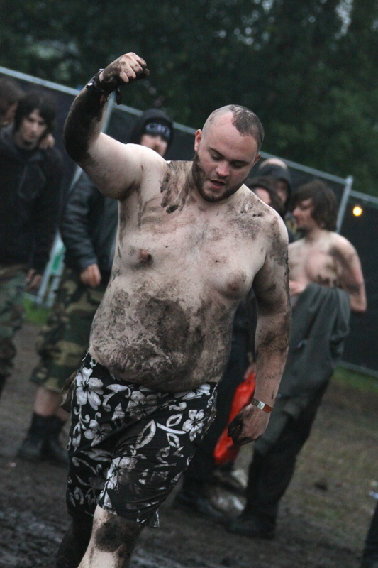 Death Feast Open Air 2011: Fans, Matsch, Nonsense