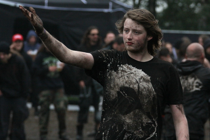 Death Feast Open Air 2011: Fans, Matsch, Nonsense