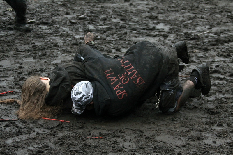 Death Feast Open Air 2011: Fans, Matsch, Nonsense