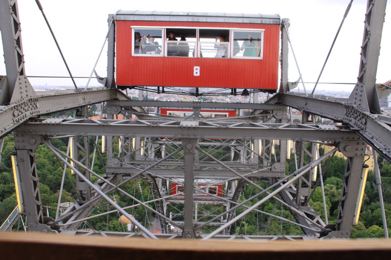 Mit den Österreichern Freund Hein im Riesenrad