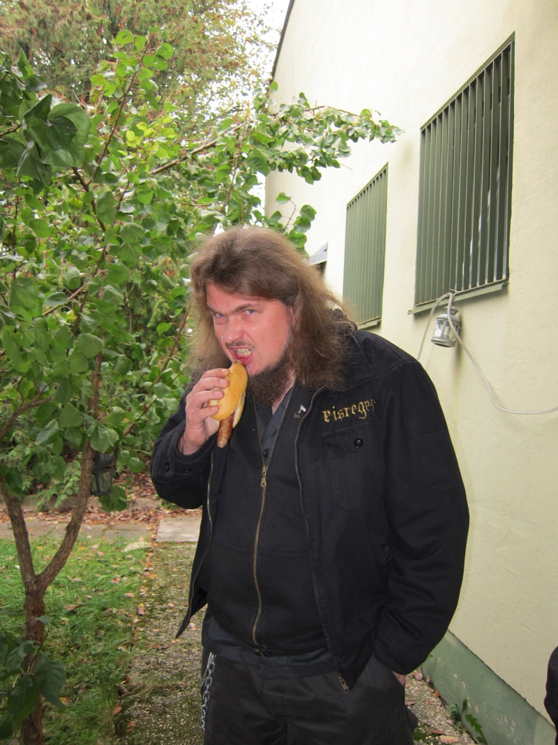 Mit Eisregen im Studio, 2011