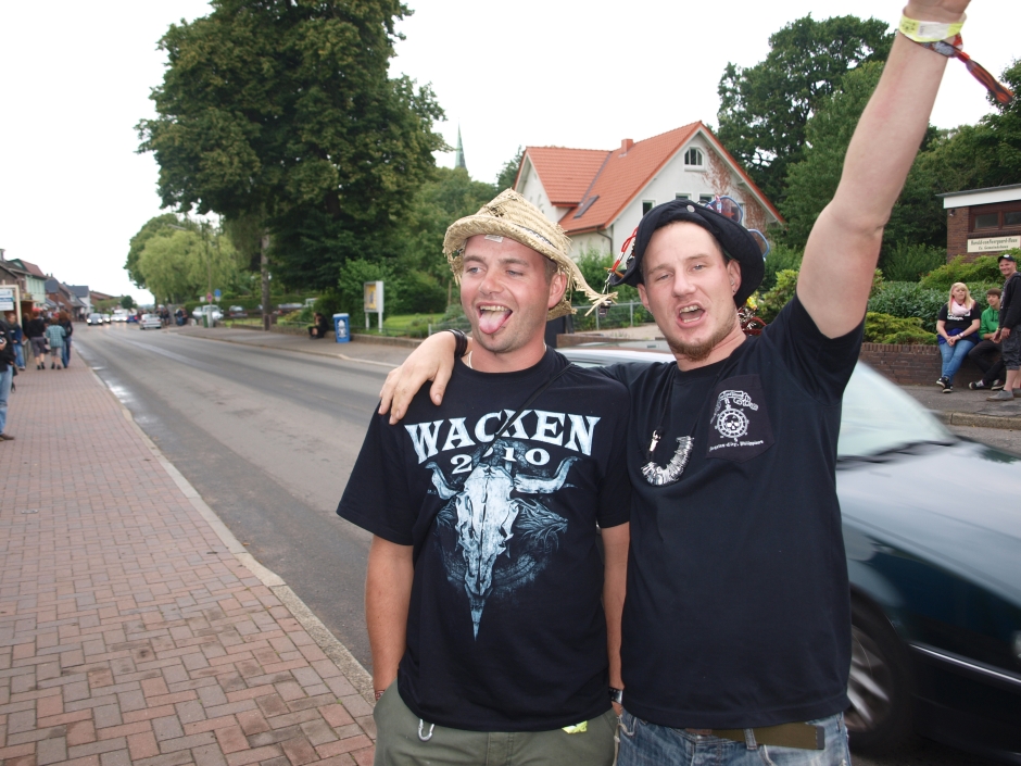 Wacken Open Air 2012: Das Dorf am Dienstag