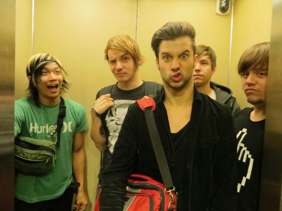 Eskimo Callboy in Asien