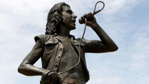 Die Bon Scott-Statue in Fremantle, Australien.