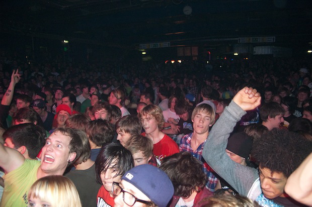 Moshpit auf der Never Say Die Tour 2010