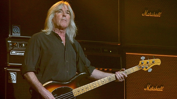 2016: Bassist Cliff Williams kündigt an, dass er den Bass nach der laufenden AC/DC-Tour an den Nagel hängen wird.