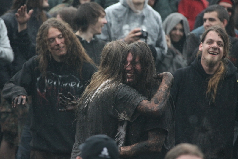 Death Feast Open Air 2011: Fans, Matsch, Nonsense