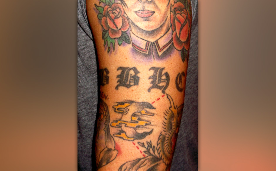 Parkway Drive-Sänger Winston McCall zeigt seine Tattooss