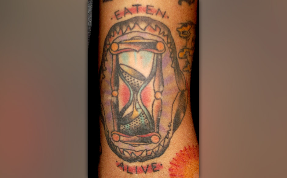 Parkway Drive-Sänger Winston McCall zeigt seine Tattooss