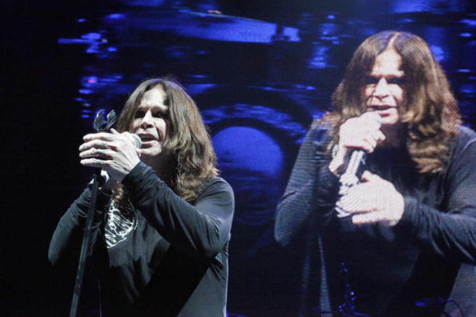 Black Sabbath *** Local Caption *** (News-Item): Black Sabbath are seen here in concert in Philadelphia's Wells Fargo Cent...