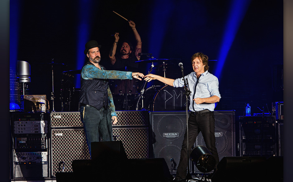 SEATTLE, WA - JULY 19:  (L-R) Krist Novoselic, Dave Grohl and Paul McCartney perform on stage with Sir Paul McCartney (R) ...