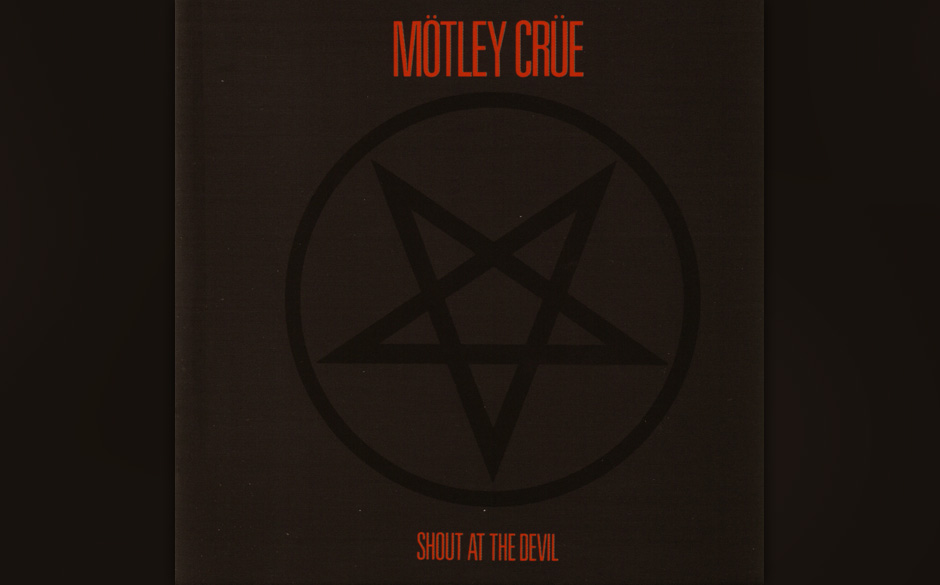 63. Mötley Crüe: 'Shout At The Devil' (1983)
Der Durchbruch für die vier aus L.A., zwei Jahre nach dem Debüt „Too Fast 