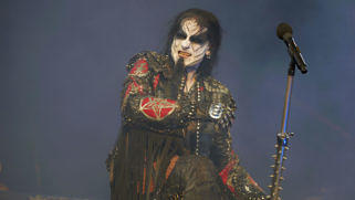 Dimmu Borgir bei einem Live-Auftritt im Jahr 2012