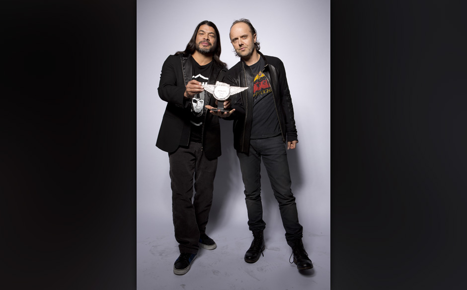Neben der Premiere ihres 3D-Films 'Through The Never' fanden Robert Trujillo und Lars Ulrich die Zeit, ihren Preis als bes...