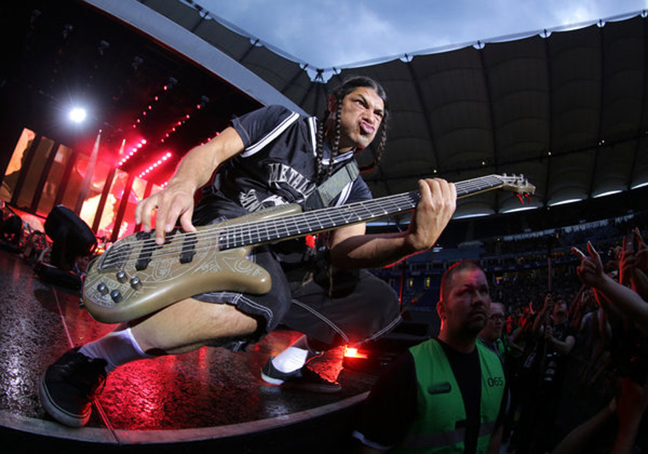 dpatopbilder Robert Trujillo, Bassist der Band Metallica steht am 04.06.2014 in Hamburg auf der B¸hne der Imtech-Arena. Die 