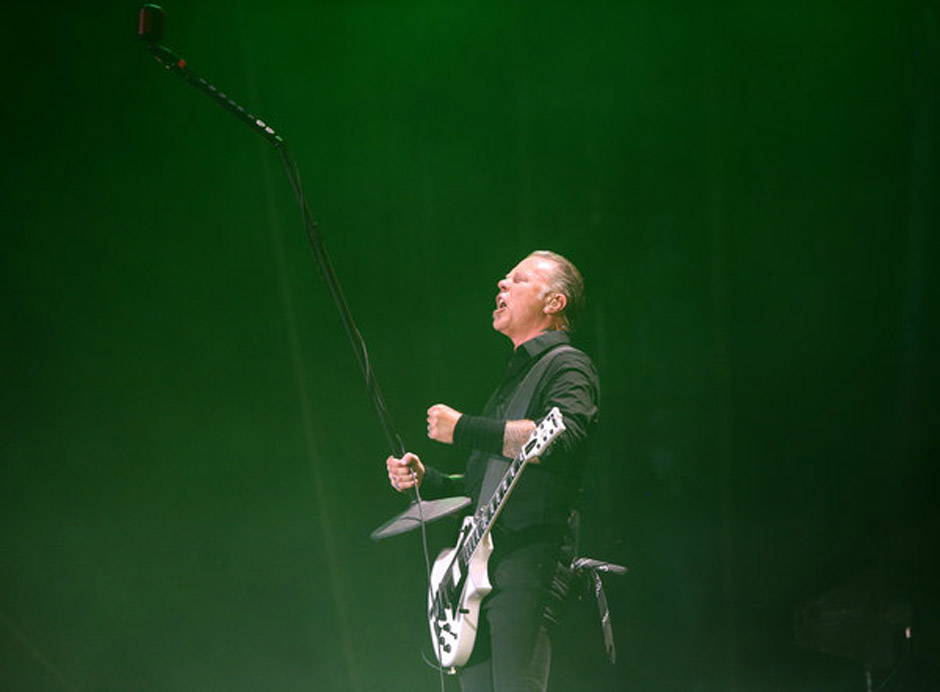 James Hetfield, S‰nger der Band Metallica steht am 04.06.2014 in Hamburg auf der B¸hne der Imtech-Arena. Die US-Band Metal