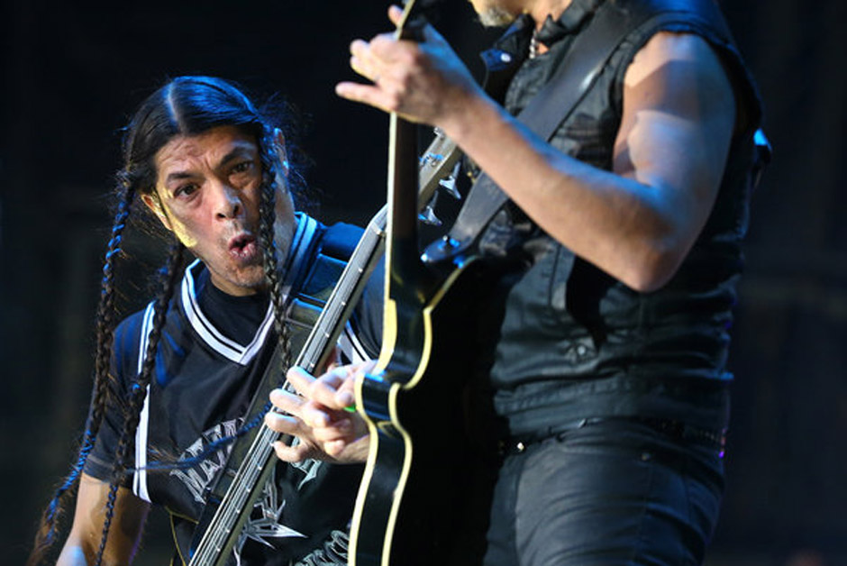Robert Trujillo, Bassist der Band Metallica steht am 04.06.2014 in Hamburg auf der B¸hne der Imtech-Arena. Die US-Band Me...
