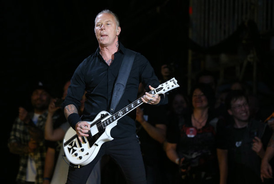 James Hetfield, S‰nger der Band Metallica steht am 04.06.2014 in Hamburg auf der B¸hne der Imtech-Arena. Die US-Band Metal