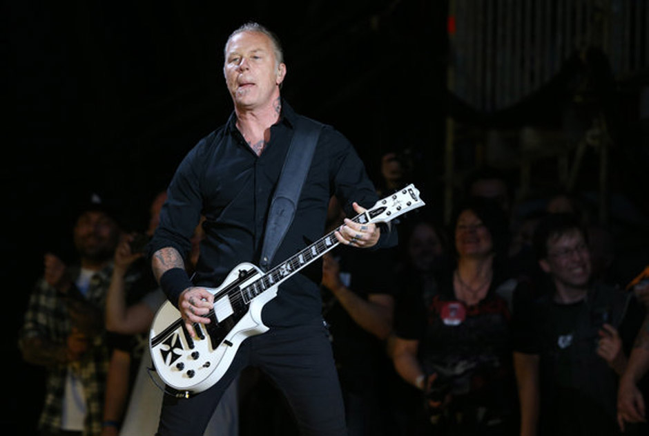 James Hetfield, S‰nger der Band Metallica steht am 04.06.2014 in Hamburg auf der B¸hne der Imtech-Arena. Die US-Band Me...