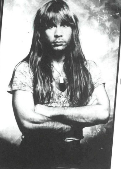 Heute kaum noch vorstellbar: Bruce Dickinson mit richtig langem Haar.