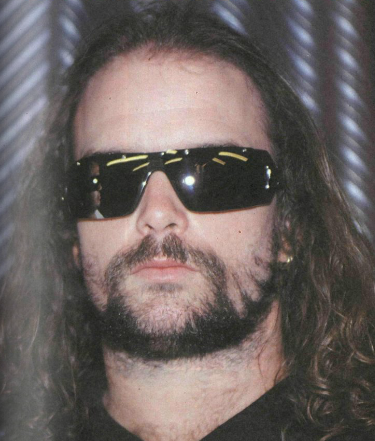 ...und man bekam den Eindruck ihm würde auch eine Sonnenbrille wachsen.