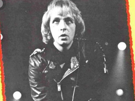 Auch Rob Halford war einmal Inhaber einer Rockermähne.